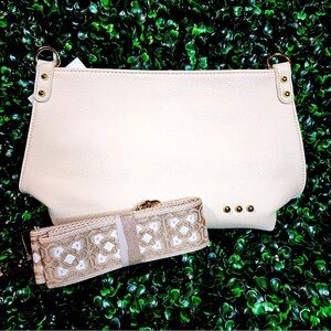 The Pretty Simple Leather Crossbody with 2 interchangeable straps